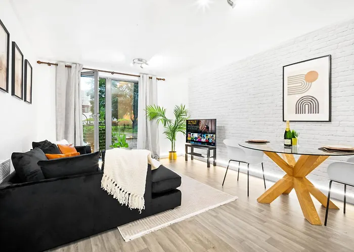 Luxury Apartment - City Centre - Balcony - Free Wifi & Netflix -126S