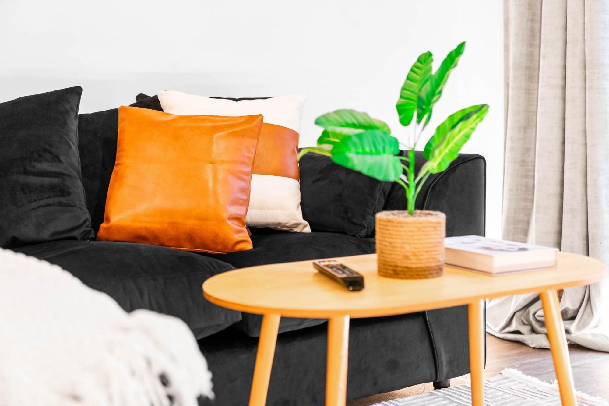 Luxury - Centre - Balcony - Free Wifi & Netflix -126s *