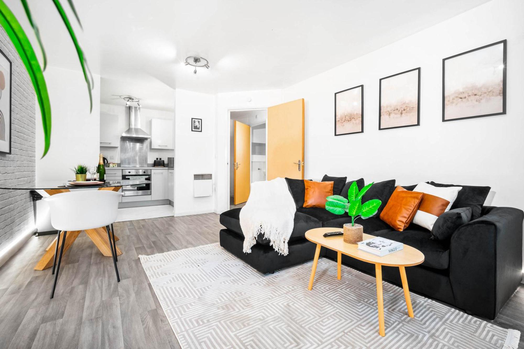 Luxury - Centre - Balcony - Free Wifi & Netflix -126s Apartment