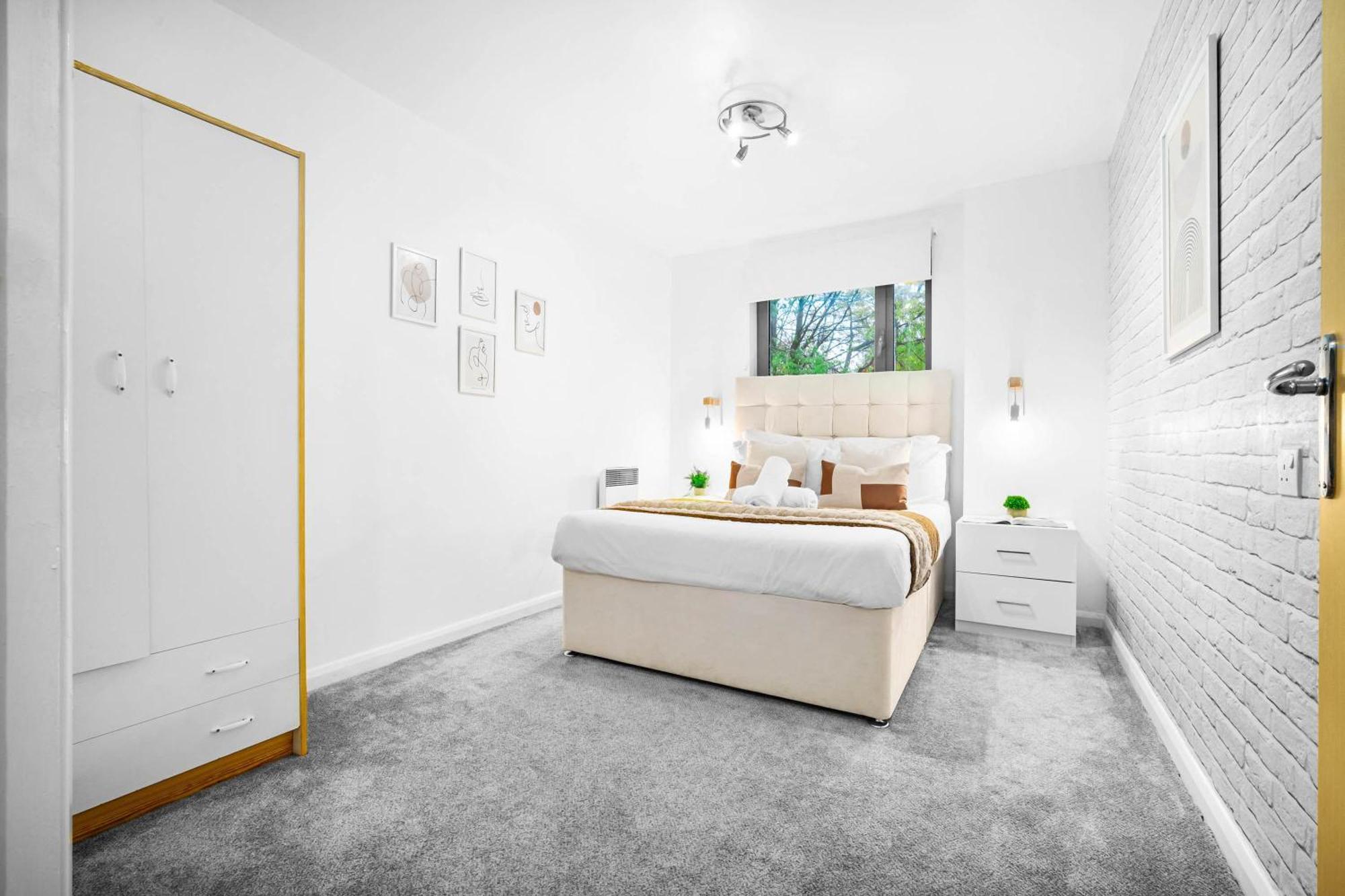 Apartment Luxury - Centre - Balcony - Free Wifi & Netflix -126s *